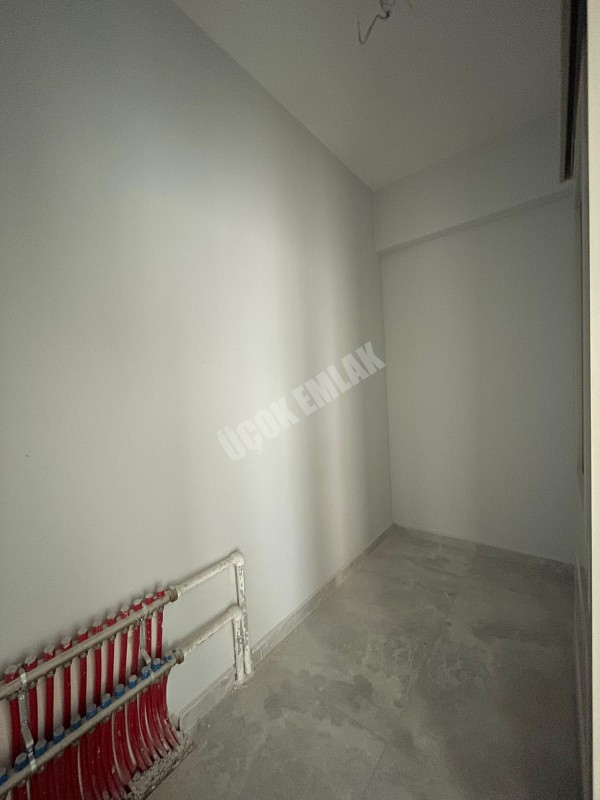 AFYON ÜÇOK EMLAKTAN ERKMEN DE KİRALIK 4+1 LÜX SIFIR DAİRE