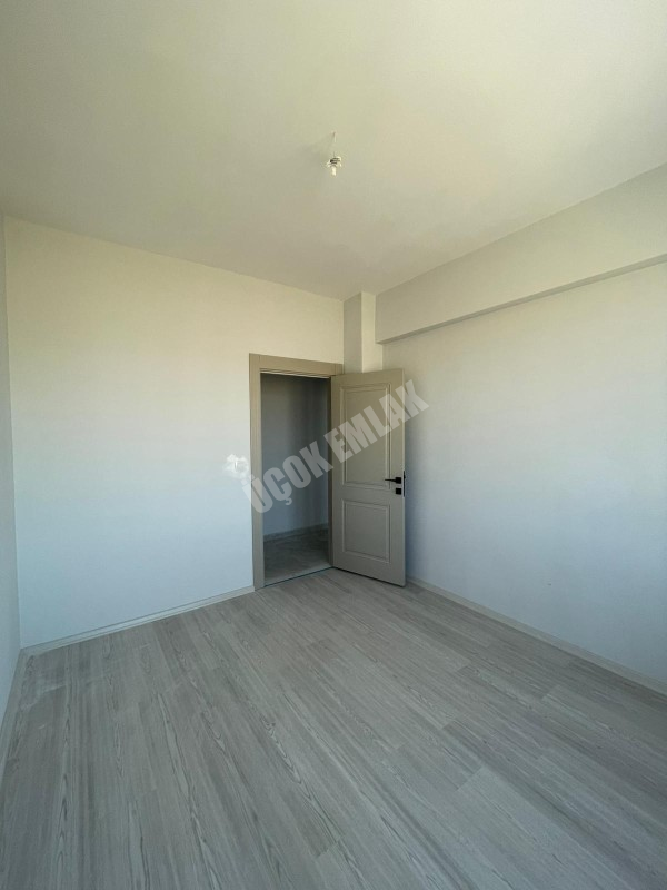 AFYON ÜÇOK EMLAKTAN ERKMEN DE KİRALIK 4+1 LÜX SIFIR DAİRE