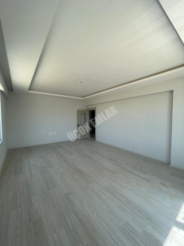 AFYON ÜÇOK EMLAKTAN ERKMEN DE KİRALIK 4+1 LÜX SIFIR DAİRE