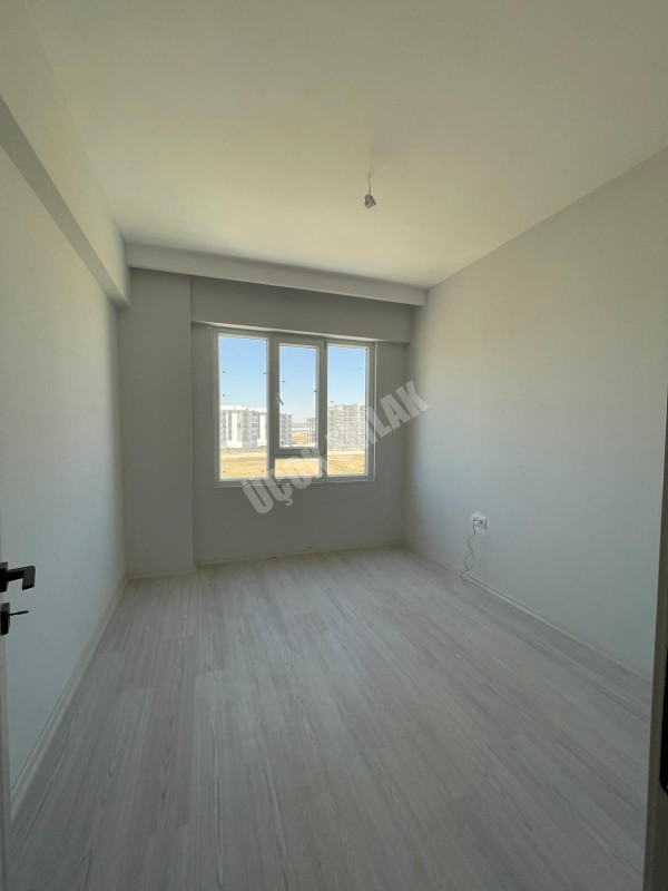 AFYON ÜÇOK EMLAKTAN ERKMEN DE KİRALIK 4+1 LÜX SIFIR DAİRE