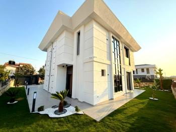 Didim'de 500 Metre Kare Arsa İçerisinde Satılık 4+1 Villa
