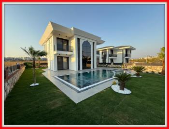 Didim'de 500 Metre Kare Arsa İçerisinde Satılık 4+1 Villa