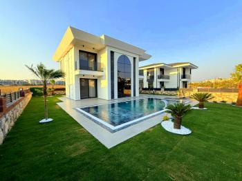 Didim'de 500 Metre Kare Arsa İçerisinde Satılık 4+1 Villa