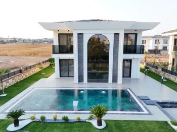 Didim'de 500 Metre Kare Arsa İçerisinde Satılık 4+1 Villa