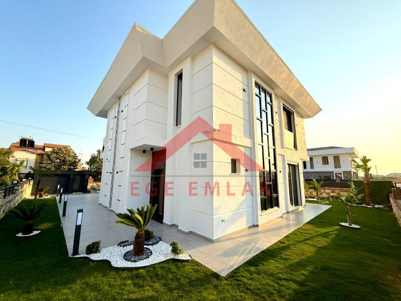 Didim'de 500 Metre Kare Arsa İçerisinde Satılık 4+1 Villa