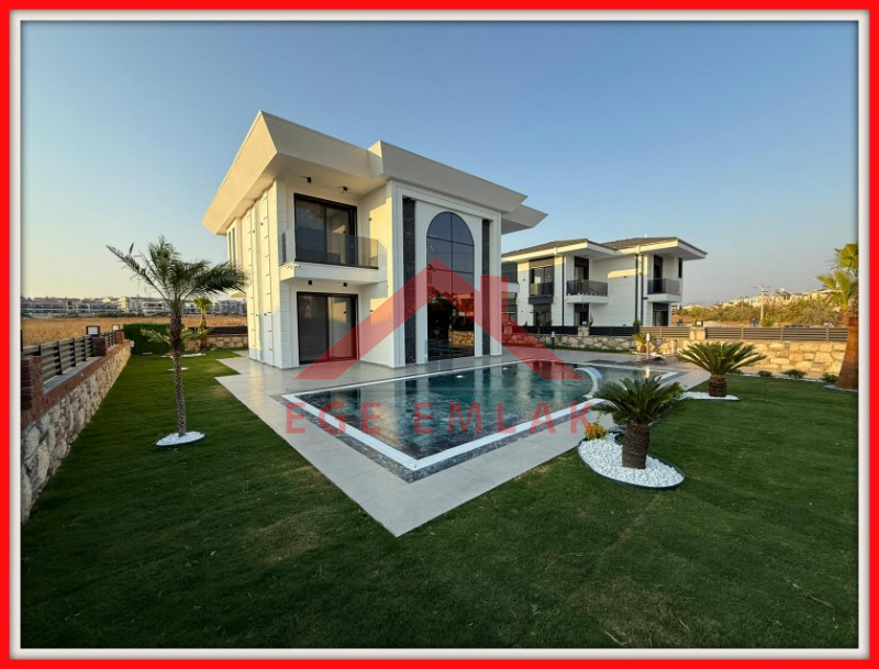Didim'de 500 Metre Kare Arsa İçerisinde Satılık 4+1 Villa