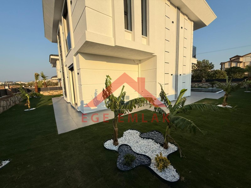 Didim'de 500 Metre Kare Arsa İçerisinde Satılık 4+1 Villa