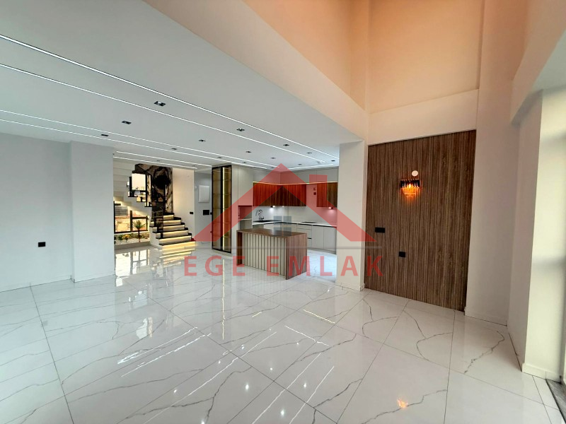 Didim'de 500 Metre Kare Arsa İçerisinde Satılık 4+1 Villa