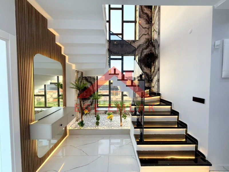 Didim'de 500 Metre Kare Arsa İçerisinde Satılık 4+1 Villa