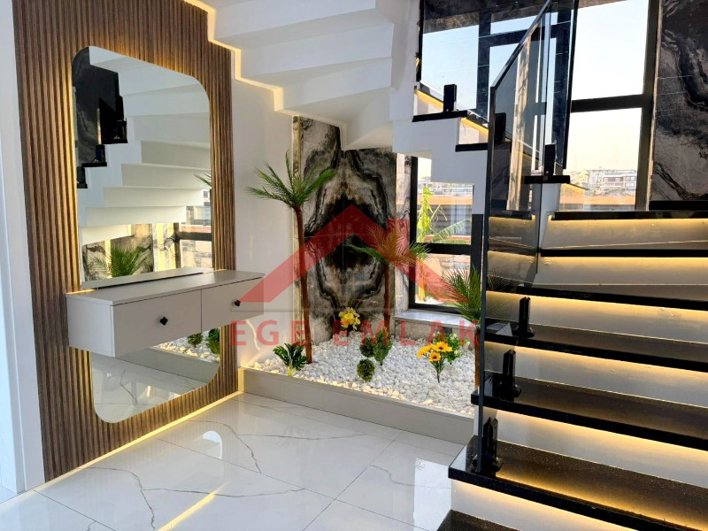 Didim'de 500 Metre Kare Arsa İçerisinde Satılık 4+1 Villa