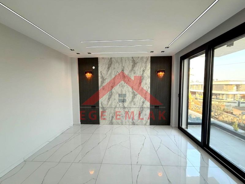 Didim'de 500 Metre Kare Arsa İçerisinde Satılık 4+1 Villa