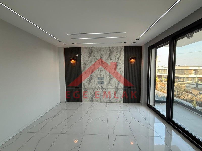 Didim'de 500 Metre Kare Arsa İçerisinde Satılık 4+1 Villa