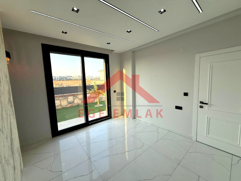 Didim'de 500 Metre Kare Arsa İçerisinde Satılık 4+1 Villa