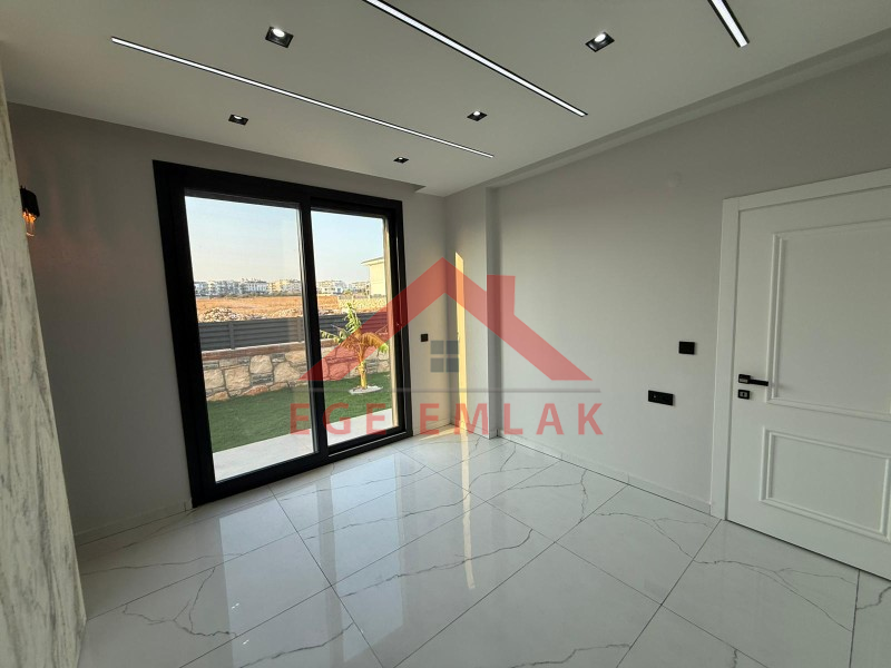 Didim'de 500 Metre Kare Arsa İçerisinde Satılık 4+1 Villa