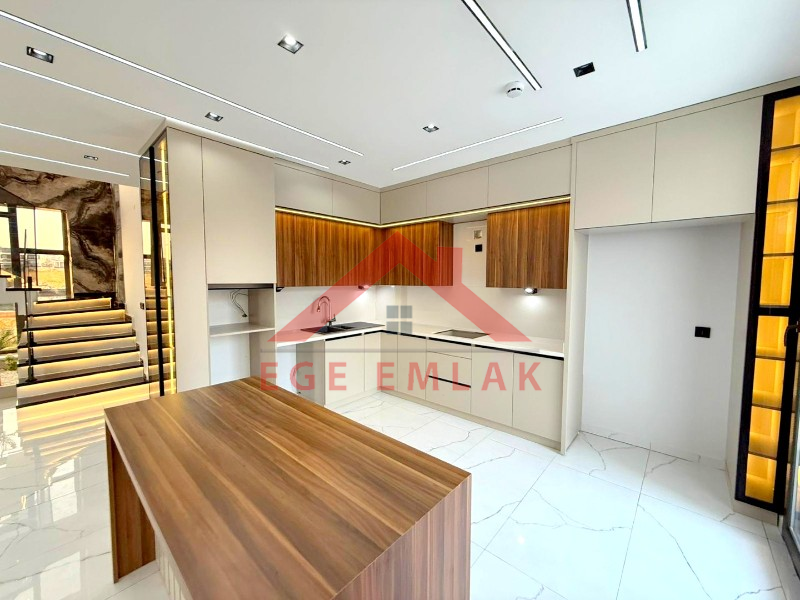 Didim'de 500 Metre Kare Arsa İçerisinde Satılık 4+1 Villa