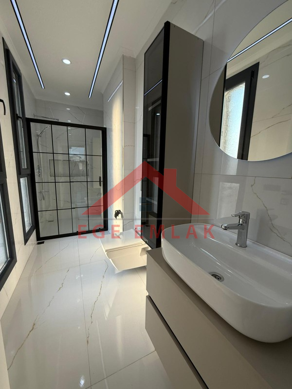 Didim'de 500 Metre Kare Arsa İçerisinde Satılık 4+1 Villa