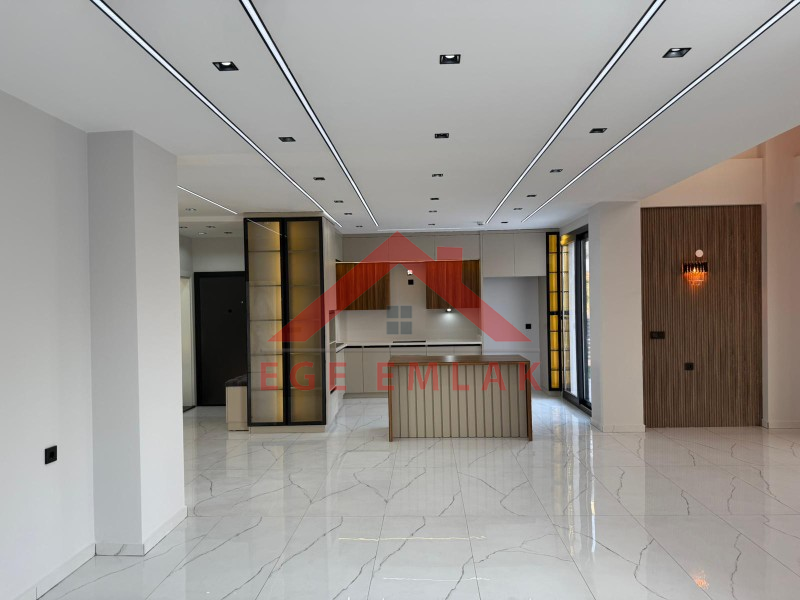 Didim'de 500 Metre Kare Arsa İçerisinde Satılık 4+1 Villa