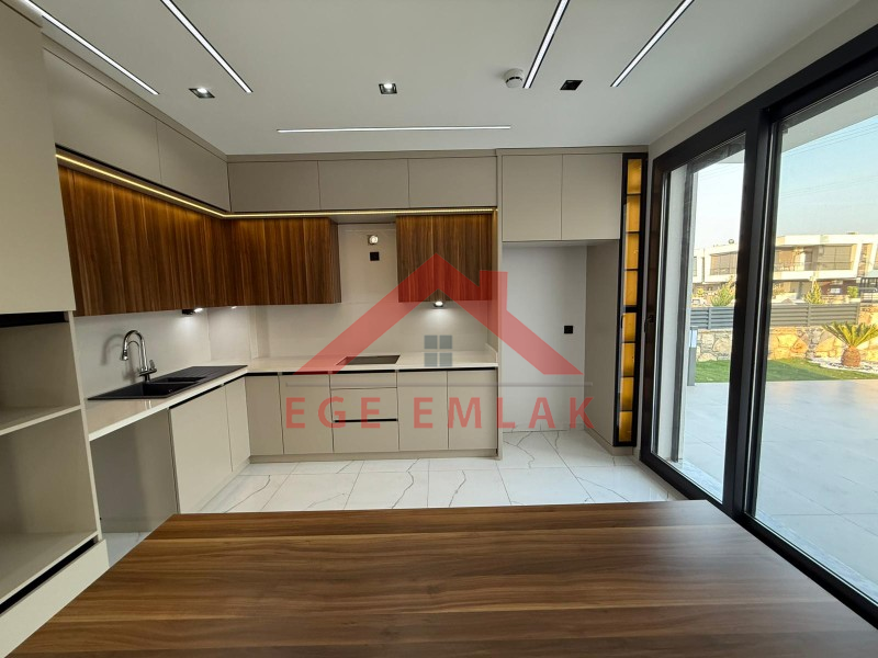 Didim'de 500 Metre Kare Arsa İçerisinde Satılık 4+1 Villa