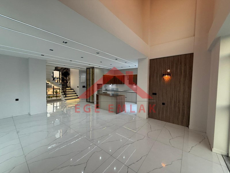 Didim'de 500 Metre Kare Arsa İçerisinde Satılık 4+1 Villa