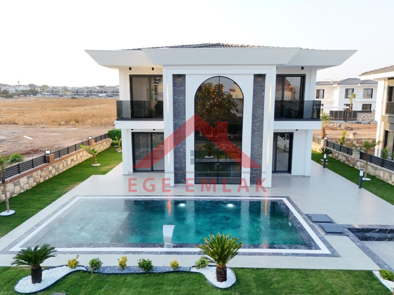 Didim'de 500 Metre Kare Arsa İçerisinde Satılık 4+1 Villa