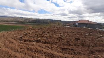 GÜVENAY - ÇORUM YENİ OSMANCIK YOLU YANI 600 m² SATILIK HOBİ BAHÇESİ