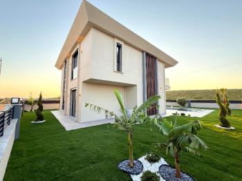Didim'de Satılık 4+1 Tam Müstakil Villa