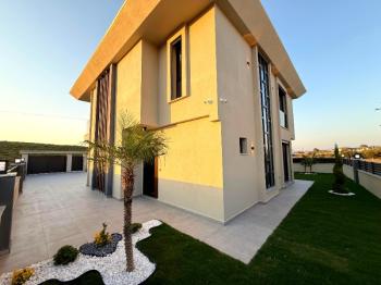 Didim'de Satılık 4+1 Tam Müstakil Villa