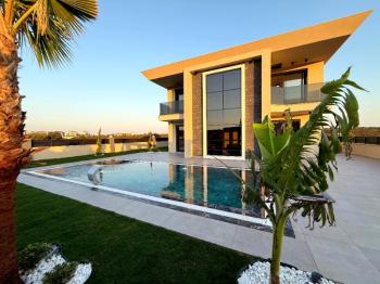 Didim'de Satılık 4+1 Tam Müstakil Villa