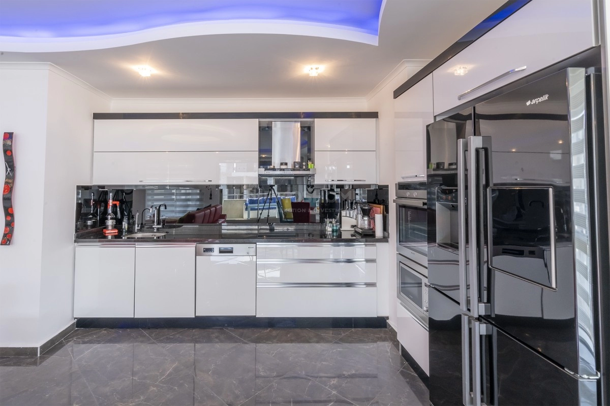 Oba Life Garden Luxury Penthouse