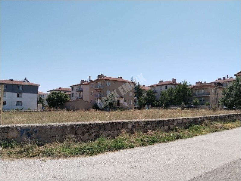 AFYON ÜÇOK EMLAKTAN SAHİPATA VEYSEL KARANİ MAH SATILIK SIFIR LÜX 3+1 - 2+1 DAİRELER 