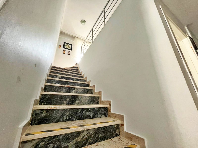 ALTIAĞAÇ MAH  SATILIK 3+1 DAİRE 1 KAT 110 M2 