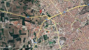 GÜVENAY - ÇORUM YENİ İSKİLİP YOLU ALTINDA SATILIK 711 M² KONUT ARSASI 