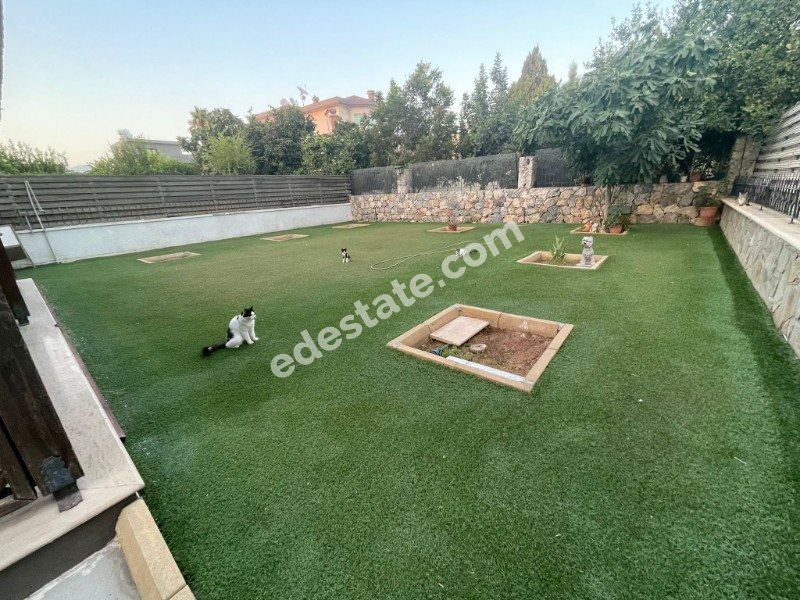 Lefkoşa Hamitköy'de Türk Koçanlı Bahçeli 5+1 SATILIK MÜSTAKİL VİLLA 