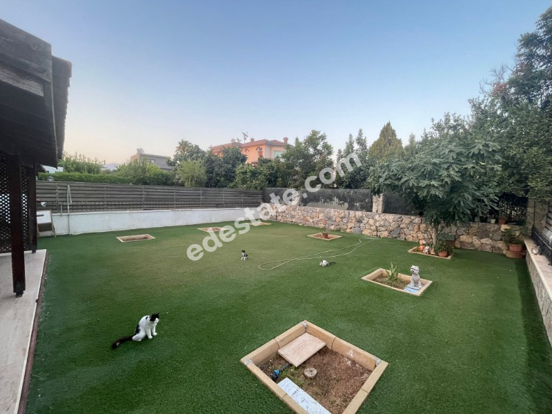 Lefkoşa Hamitköy'de Türk Koçanlı Bahçeli 5+1 SATILIK MÜSTAKİL VİLLA 