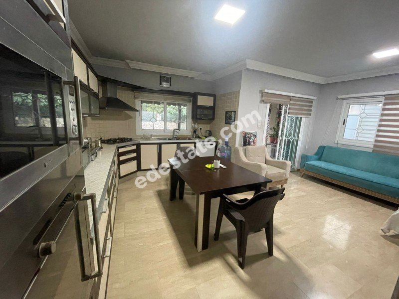 Lefkoşa Hamitköy'de Türk Koçanlı Bahçeli 5+1 SATILIK MÜSTAKİL VİLLA 