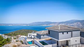 DİDİM AKBÜK MAHALLESİNDE FULL DENİZ MANZARALI,MÜSTAKİL HAVUZLU VE OTOPARKLI 4+1 SATILIK VİLLA