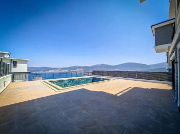 DİDİM AKBÜK MAHALLESİNDE FULL DENİZ MANZARALI,MÜSTAKİL HAVUZLU VE OTOPARKLI 4+1 SATILIK VİLLA