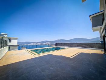 DİDİM AKBÜK MAHALLESİNDE FULL DENİZ MANZARALI,MÜSTAKİL HAVUZLU VE OTOPARKLI 4+1 SATILIK VİLLA