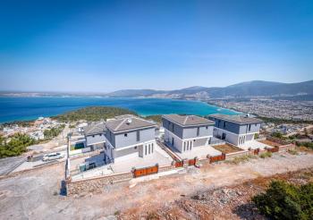 DİDİM AKBÜK MAHALLESİNDE FULL DENİZ MANZARALI,MÜSTAKİL HAVUZLU VE OTOPARKLI 4+1 SATILIK VİLLA