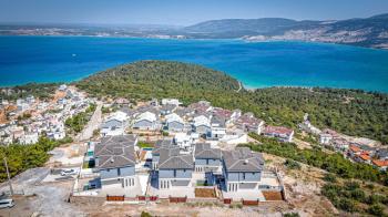 DİDİM AKBÜK MAHALLESİNDE FULL DENİZ MANZARALI,MÜSTAKİL HAVUZLU VE OTOPARKLI 4+1 SATILIK VİLLA