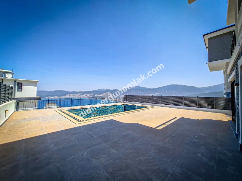 DİDİM AKBÜK MAHALLESİNDE FULL DENİZ MANZARALI,MÜSTAKİL HAVUZLU VE OTOPARKLI 4+1 SATILIK VİLLA