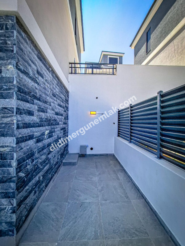 DİDİM AKBÜK MAHALLESİNDE FULL DENİZ MANZARALI,MÜSTAKİL HAVUZLU VE OTOPARKLI 4+1 SATILIK VİLLA