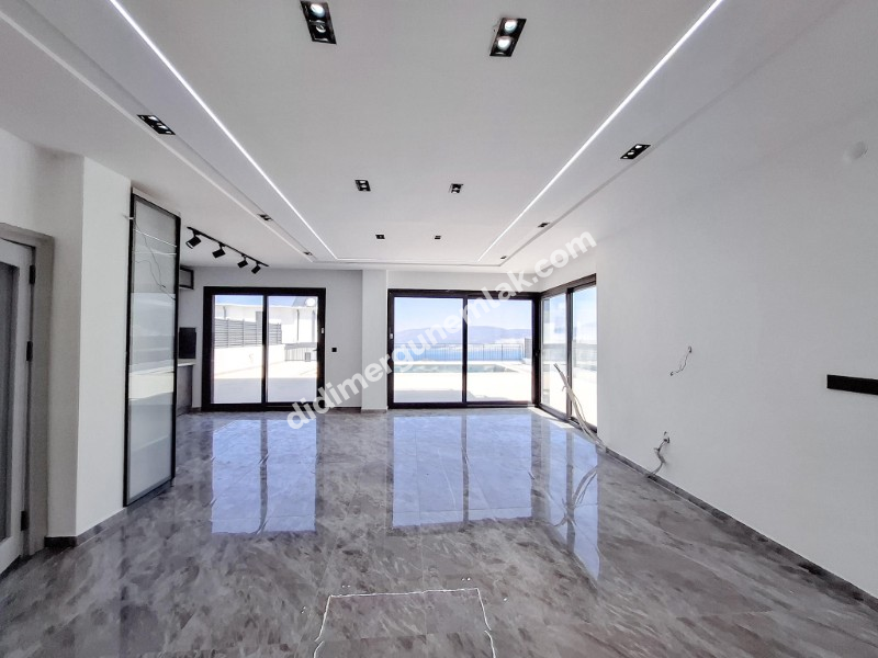 DİDİM AKBÜK MAHALLESİNDE FULL DENİZ MANZARALI,MÜSTAKİL HAVUZLU VE OTOPARKLI 4+1 SATILIK VİLLA