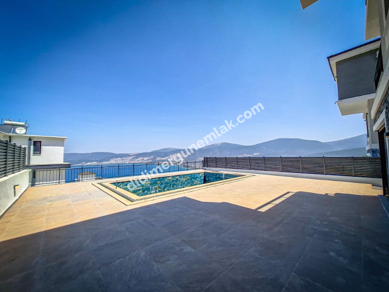 DİDİM AKBÜK MAHALLESİNDE FULL DENİZ MANZARALI,MÜSTAKİL HAVUZLU VE OTOPARKLI 4+1 SATILIK VİLLA