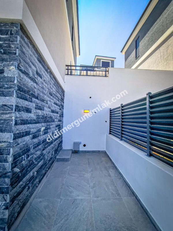 DİDİM AKBÜK MAHALLESİNDE FULL DENİZ MANZARALI,MÜSTAKİL HAVUZLU VE OTOPARKLI 4+1 SATILIK VİLLA