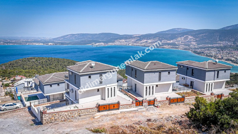 DİDİM AKBÜK MAHALLESİNDE FULL DENİZ MANZARALI,MÜSTAKİL HAVUZLU VE OTOPARKLI 4+1 SATILIK VİLLA