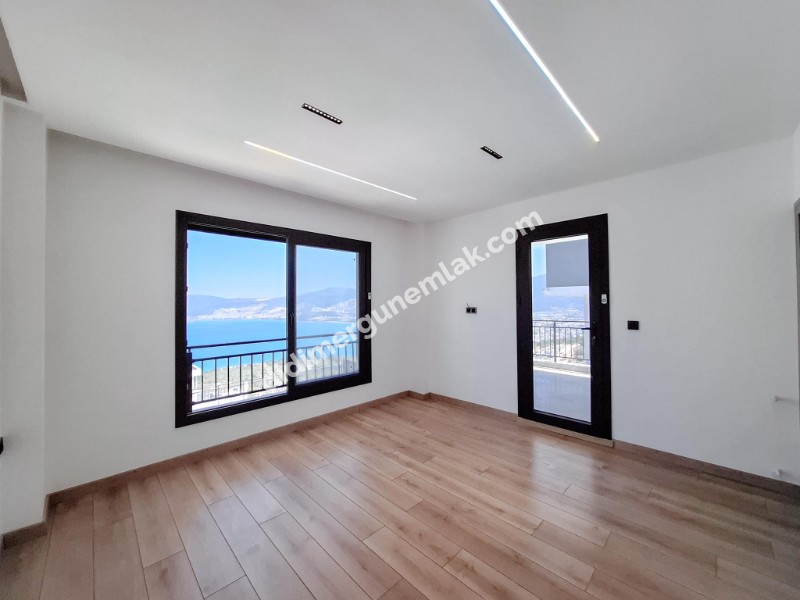 DİDİM AKBÜK MAHALLESİNDE FULL DENİZ MANZARALI,MÜSTAKİL HAVUZLU VE OTOPARKLI 4+1 SATILIK VİLLA