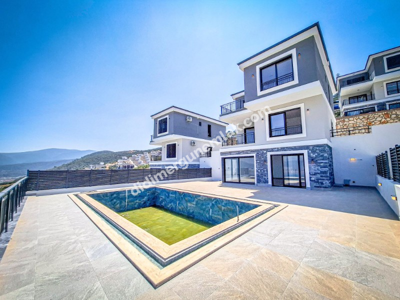 DİDİM AKBÜK MAHALLESİNDE FULL DENİZ MANZARALI,MÜSTAKİL HAVUZLU VE OTOPARKLI 4+1 SATILIK VİLLA