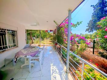 Didim'de Satılık Yazlık - Denize 500 Metre Mesafede, Sağtur'da Tripleks Villa