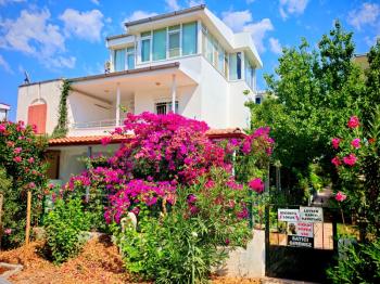 Didim'de Satılık Yazlık - Denize 500 Metre Mesafede, Sağtur'da Tripleks Villa